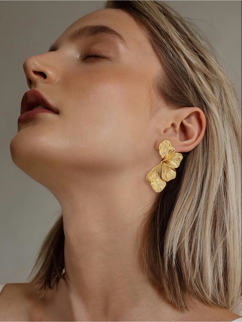 NEW: Gold Floral Petal Statement Earrings - Women Jewelry ๐๐ข๐ข๐ ๐๐ฆ ๐ก๐๐ช ๐๐ข๐ก๐๐๐ง๐๐ข๐ก - Picture 6 of 16